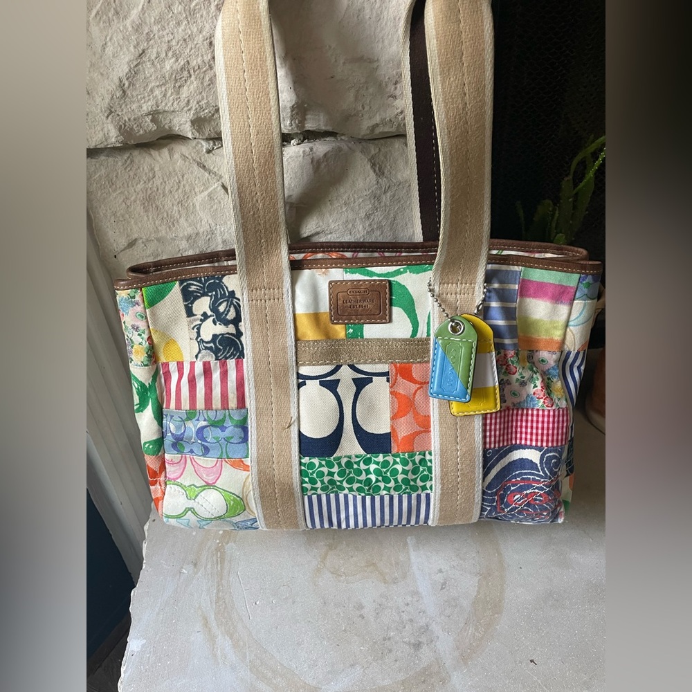 COACH HAMPTONS WEEKEND
MULTICOLOR PATCHWORK BAG 10444